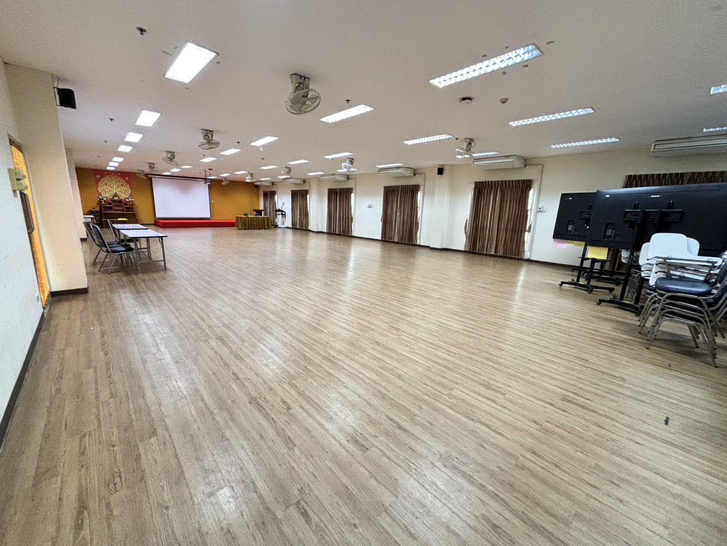 ห้องเรียนขนาดใหญ่ Main