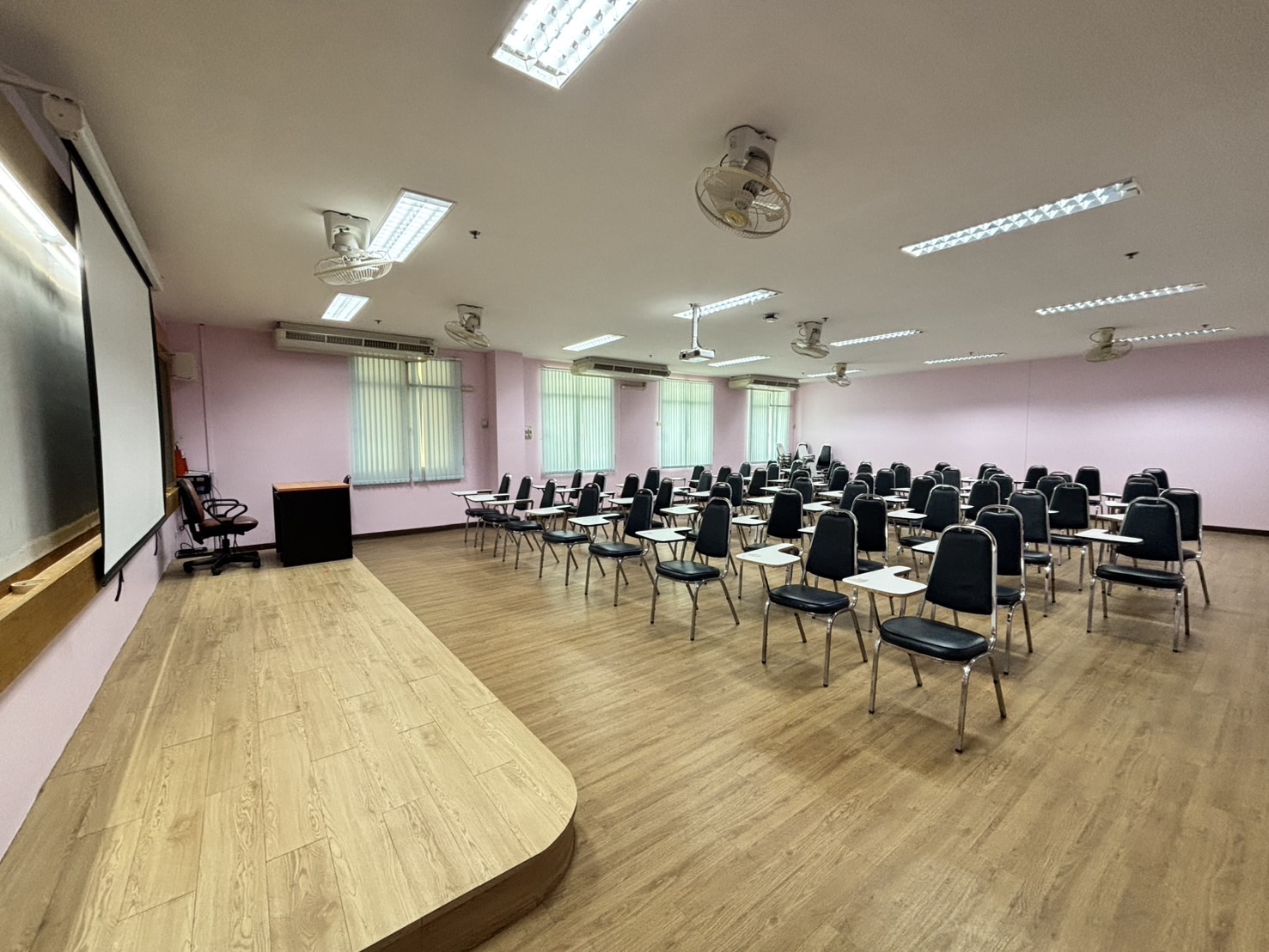 ห้องเรียนขนาดเล็ก Main