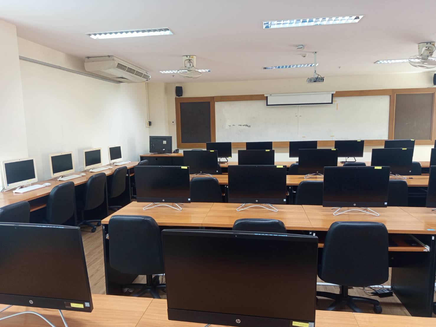 ห้องปฏิบัติการคอมพิวเตอร์